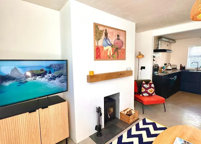 Palms 1 - Wood Burner, 5 Min Walk To Beach+Parking