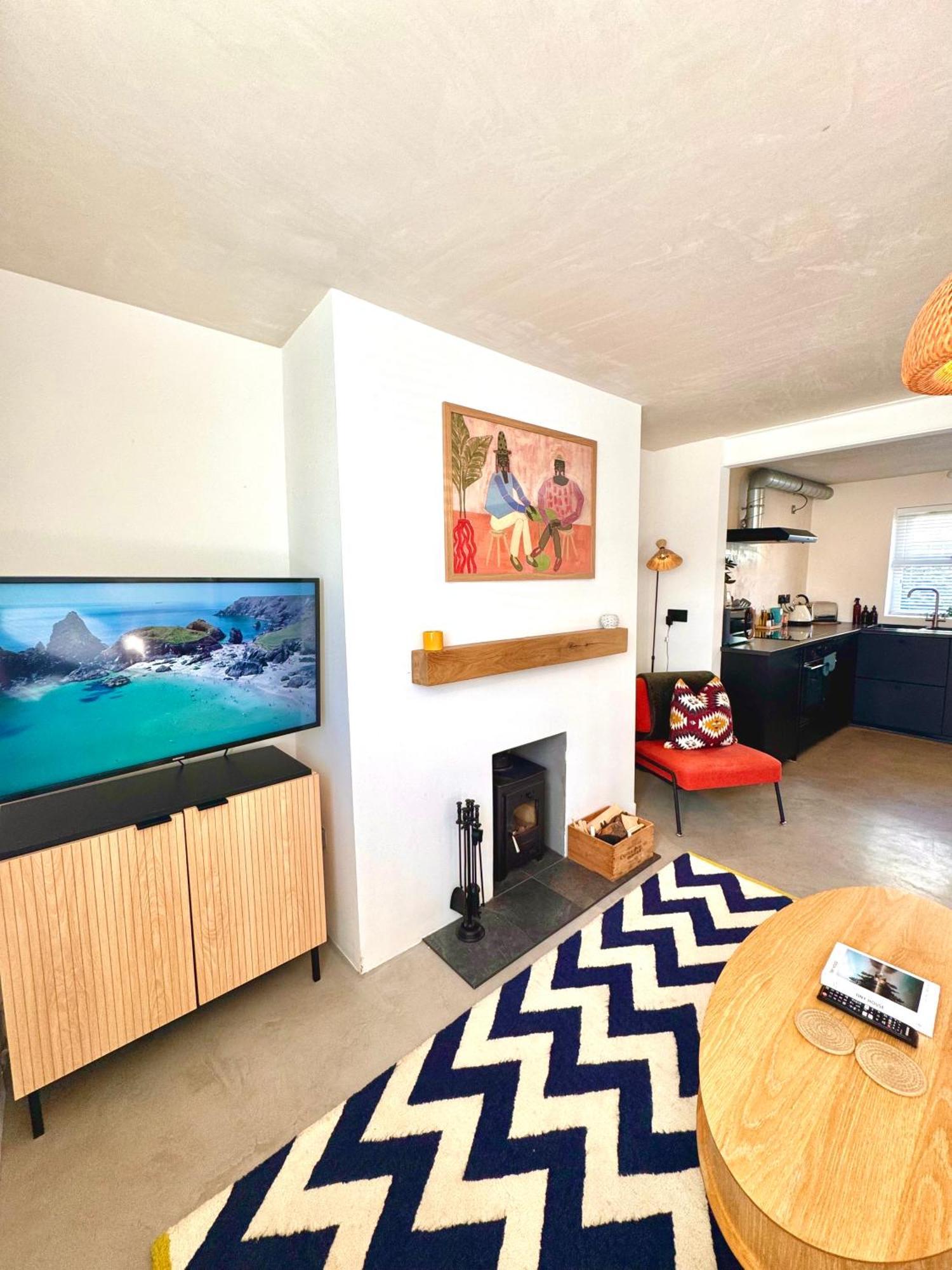 Palms 1 - Wood Burner, 5 Min Walk To Beach+parking Newquay (Cornwall)