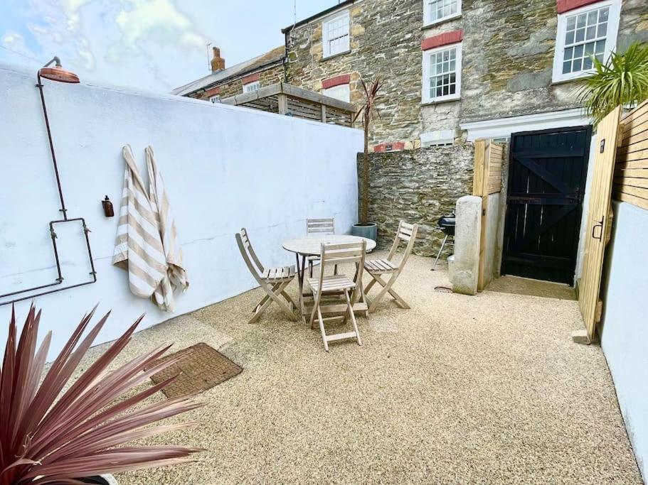 Palms 1 - Wood Burner, 5 Min Walk To Beach+parking * New Quay