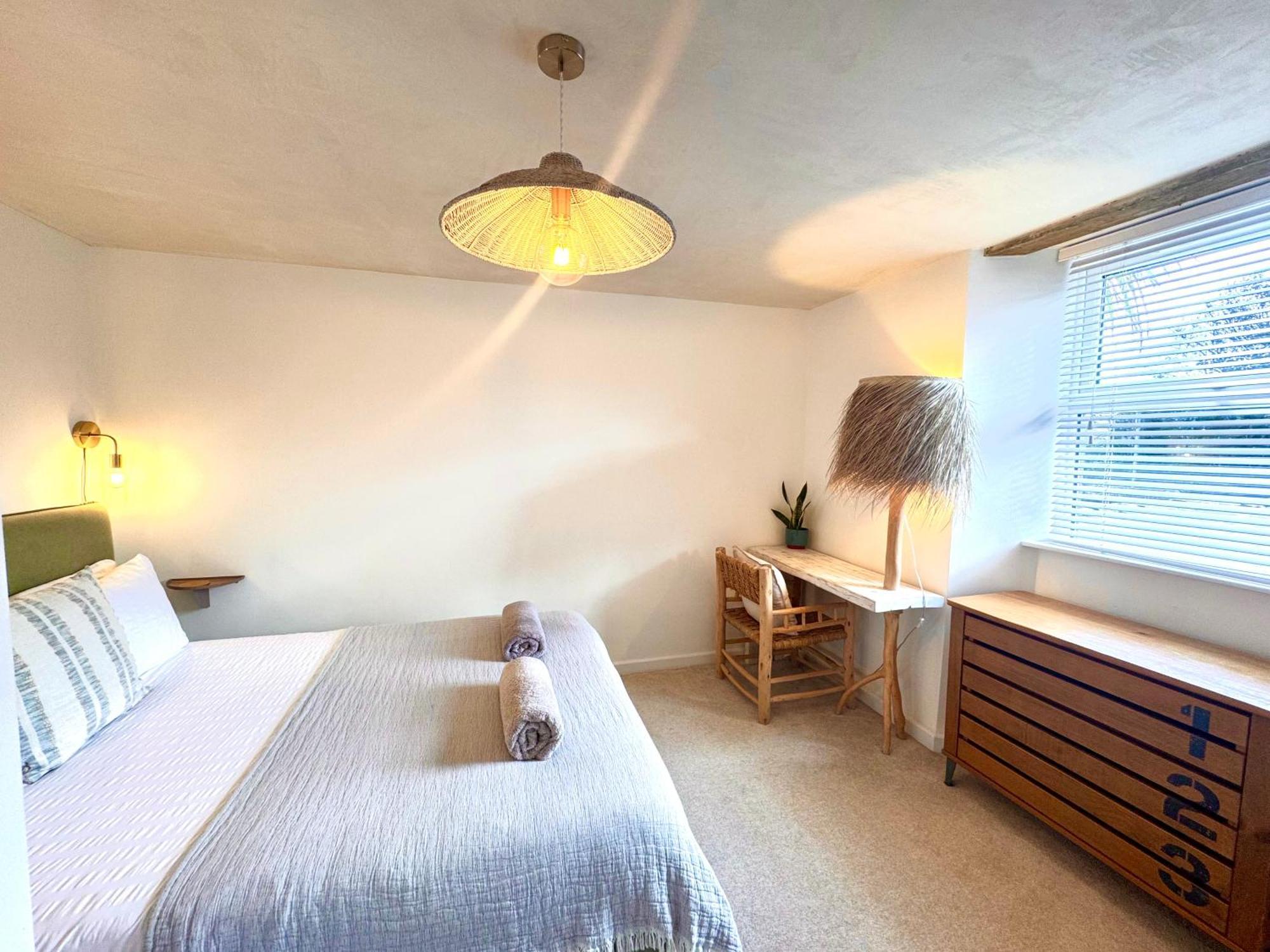 Palms 1 - Wood Burner, 5 Min Walk To Beach+parking *